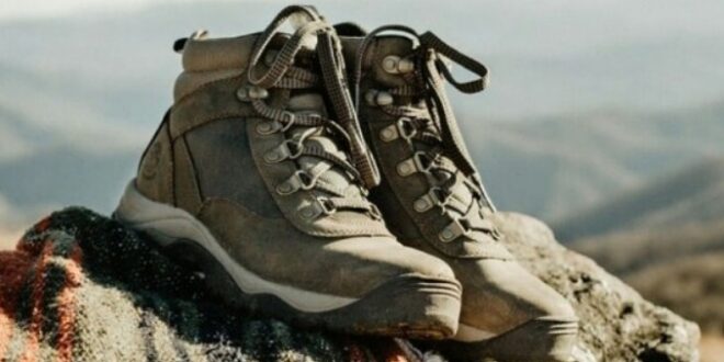 Ketahui 4 Tips Memilih Sepatu Gunung Yang Tepat