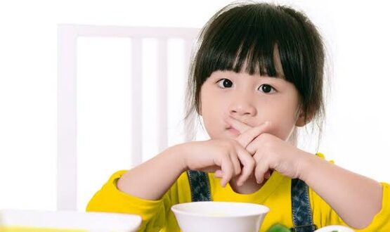 Simak 4 Tips Mengatasi Anak Susah Makan